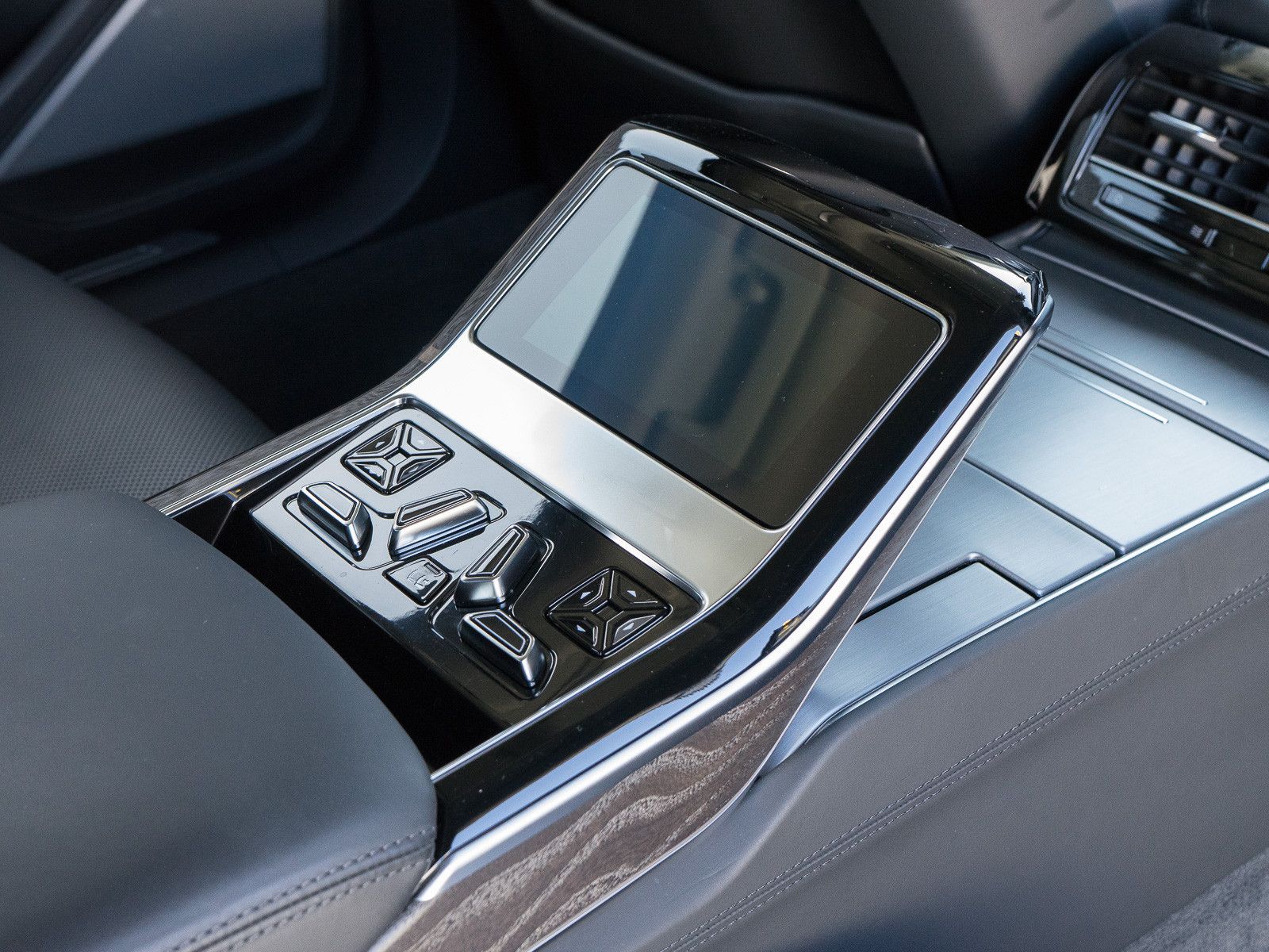 Audi A8 L 60TFSIe S line - Samsaru's Car Outlet