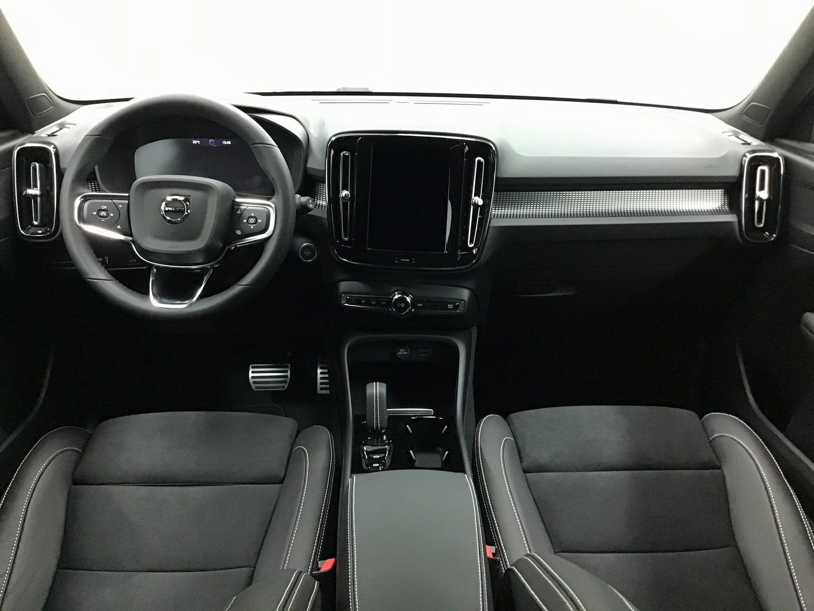 Volvo XC40 B4 Benzin R-Design - Samsaru's Car Outlet