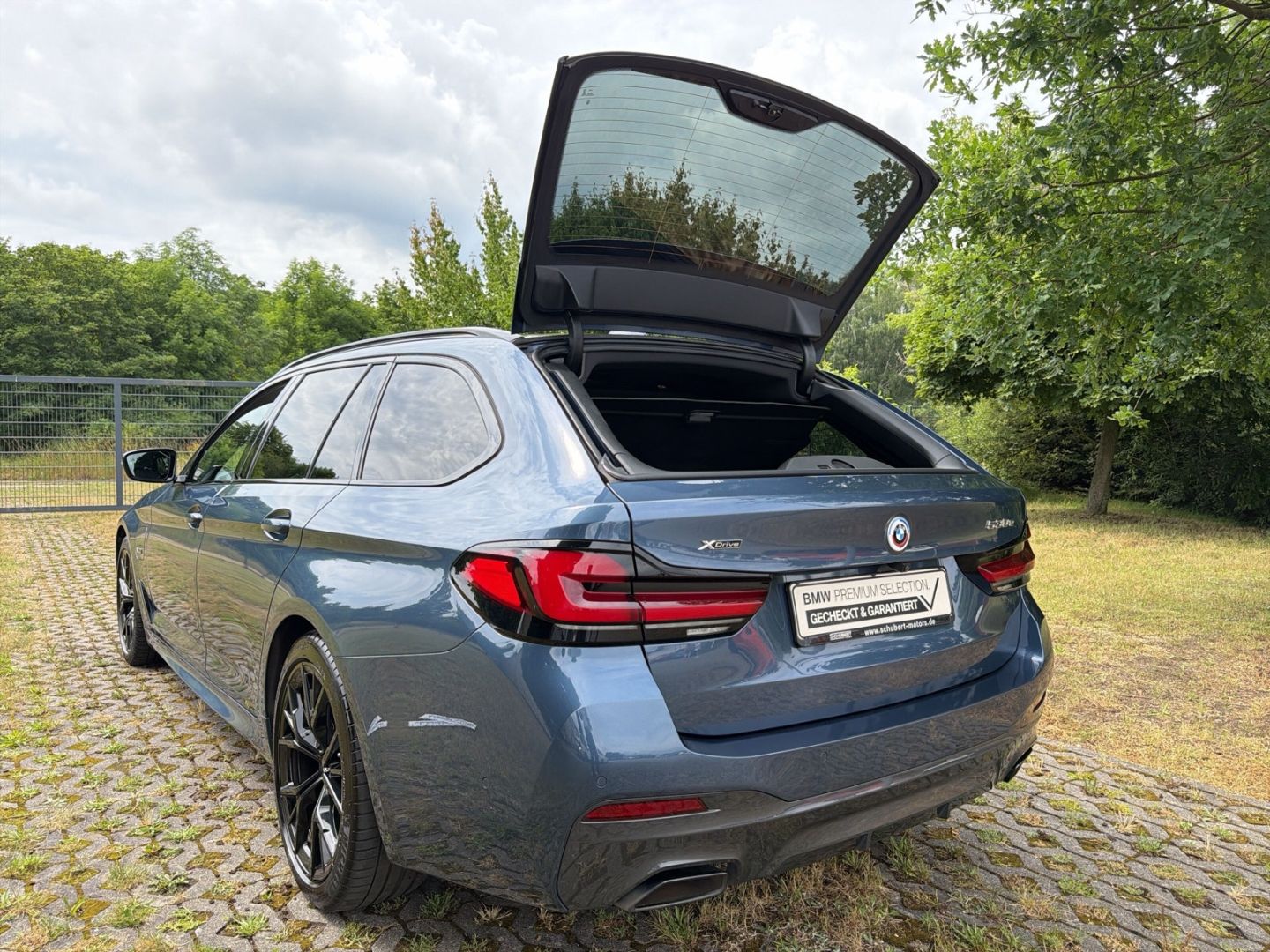 BMW 530 e Touring M Sport HUD H&K 4-Zonen Pano AHK L