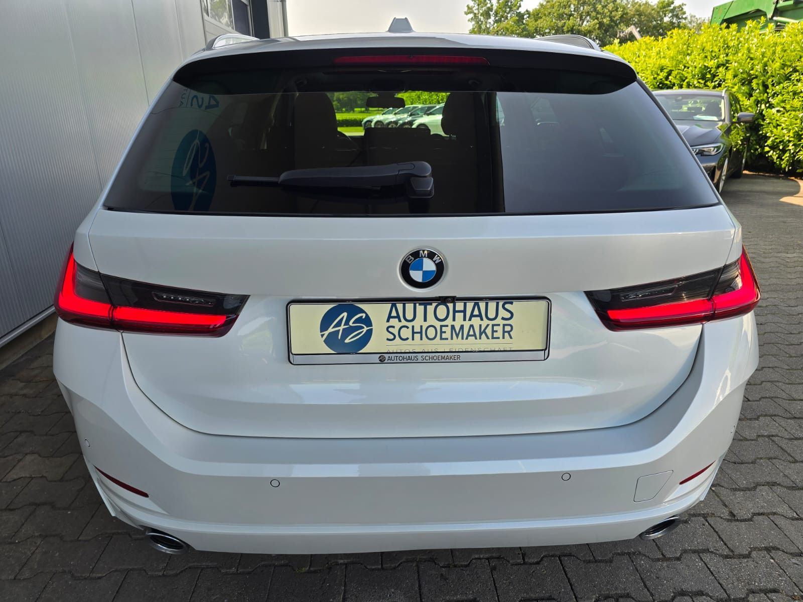 BMW 320d xDrive - Samsaru's Car Outlet