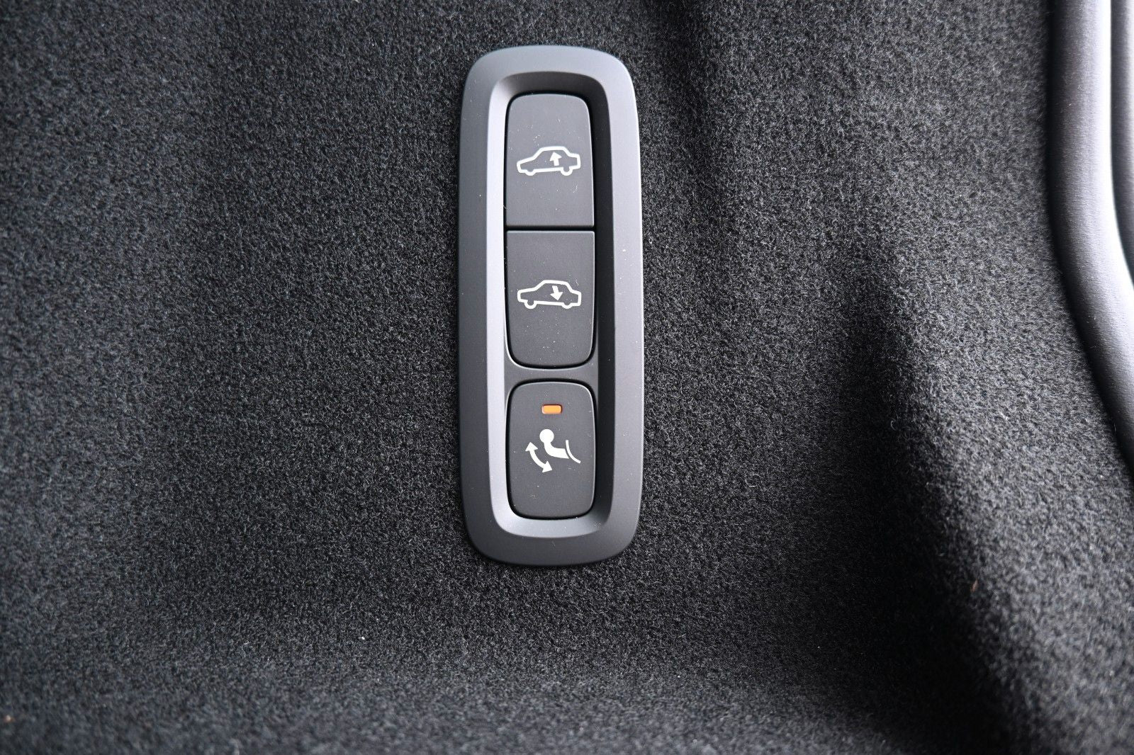 Volvo XC60 B5 B AWD Ultra Dark*PANO*360°*LUFT*ACC*AHK