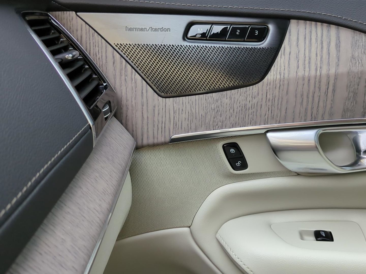 Volvo XC90 T8 Recharge Plus Dark *Luft*Pano*360*Alarm*