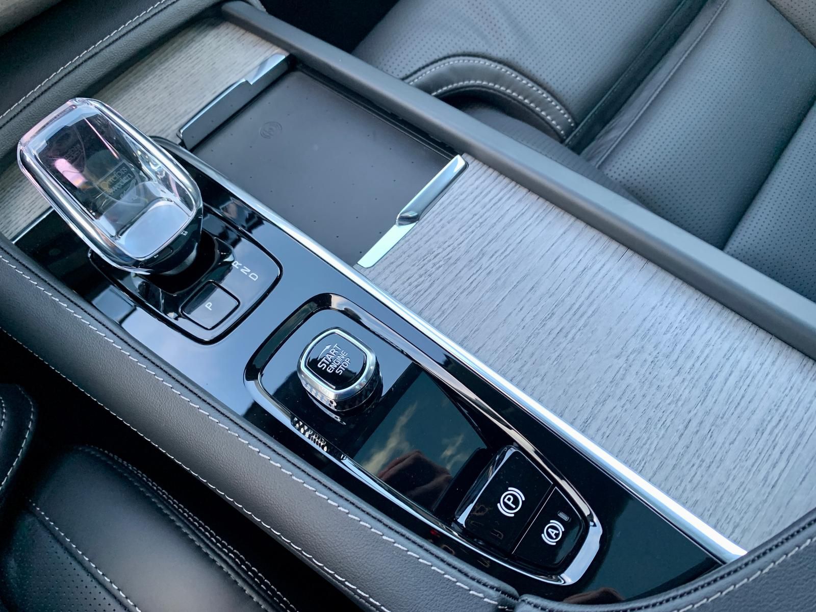 Volvo XC90 B5 AWD Plus Dark 360 AHK PANO STDHZ