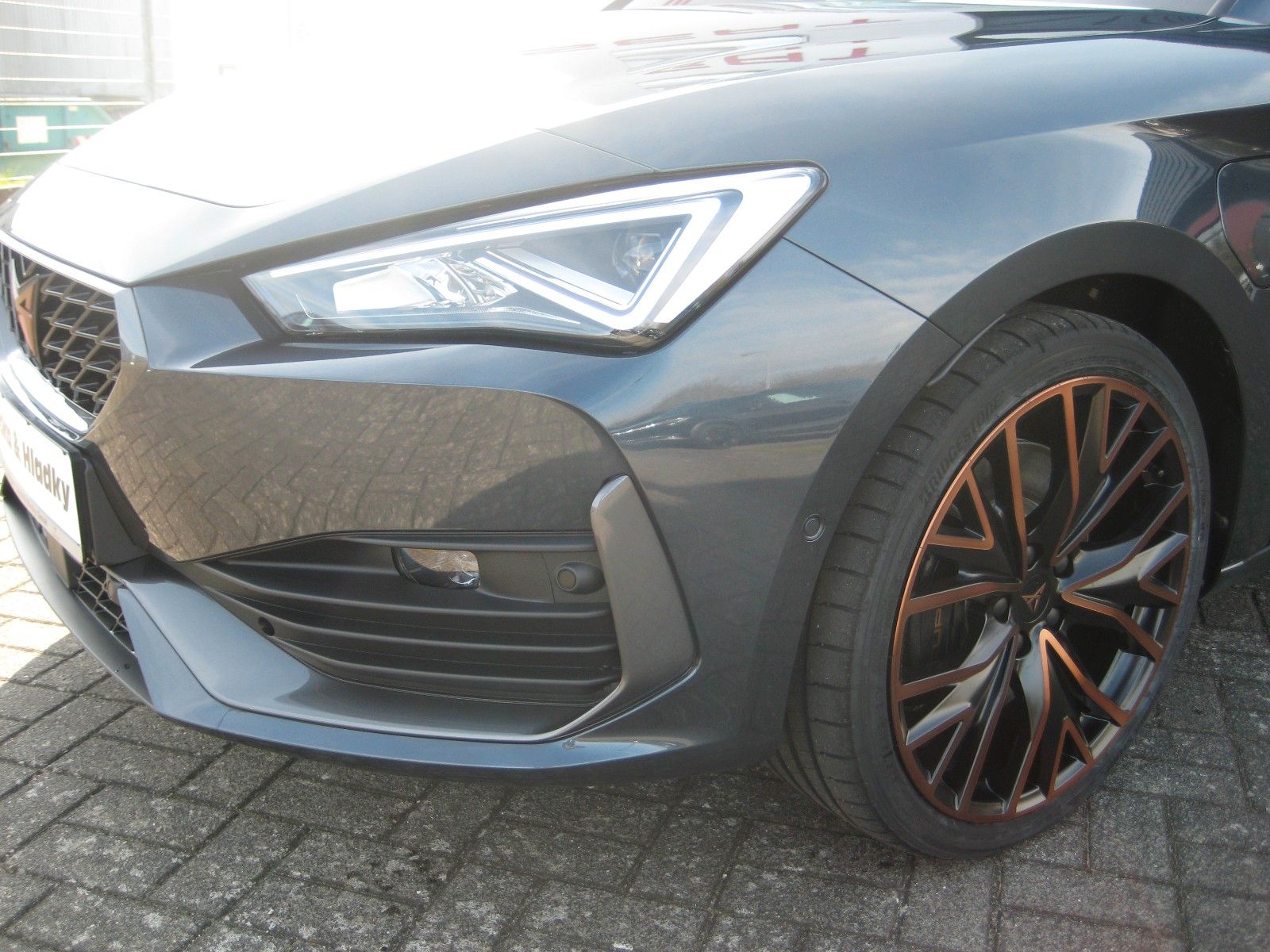 Cupra Leon 1.4 e-HYBRID 180kW VZ DSG - Samsaru's Car Outlet