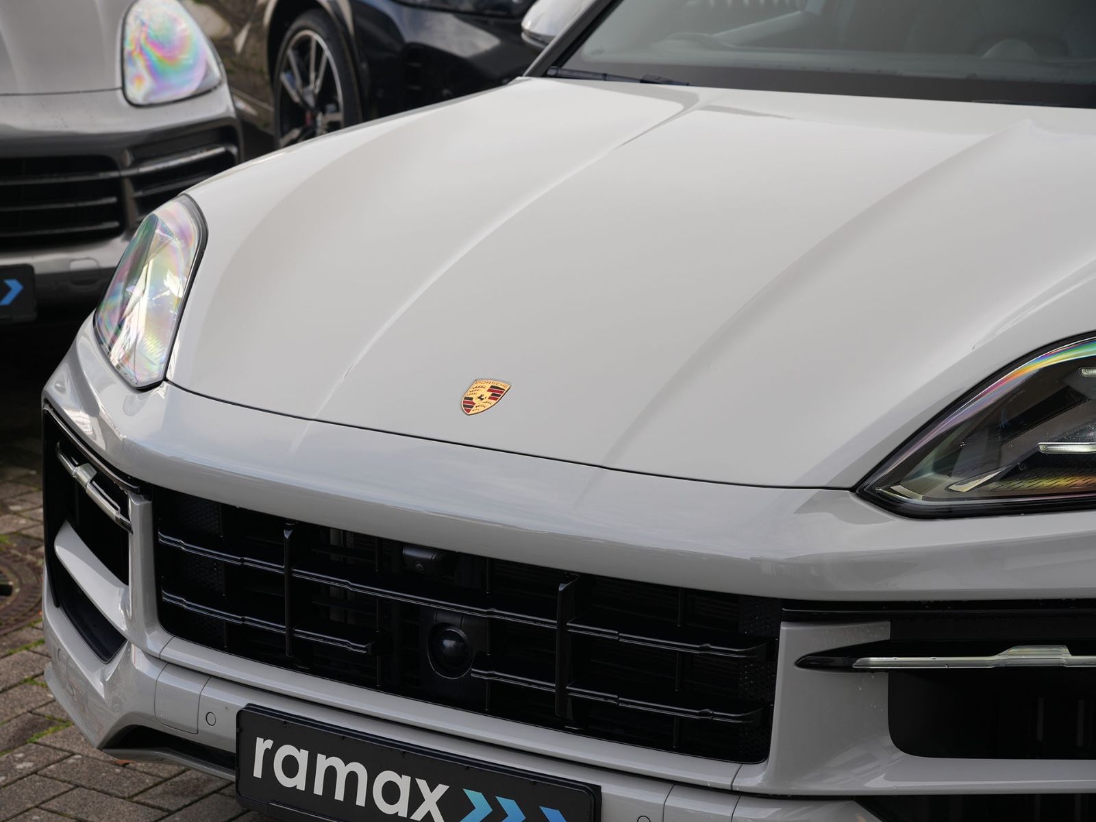Porsche E-Hybrid Coupé SPORTDESIGNPAKET-ACC-MASSAGE-VOLL