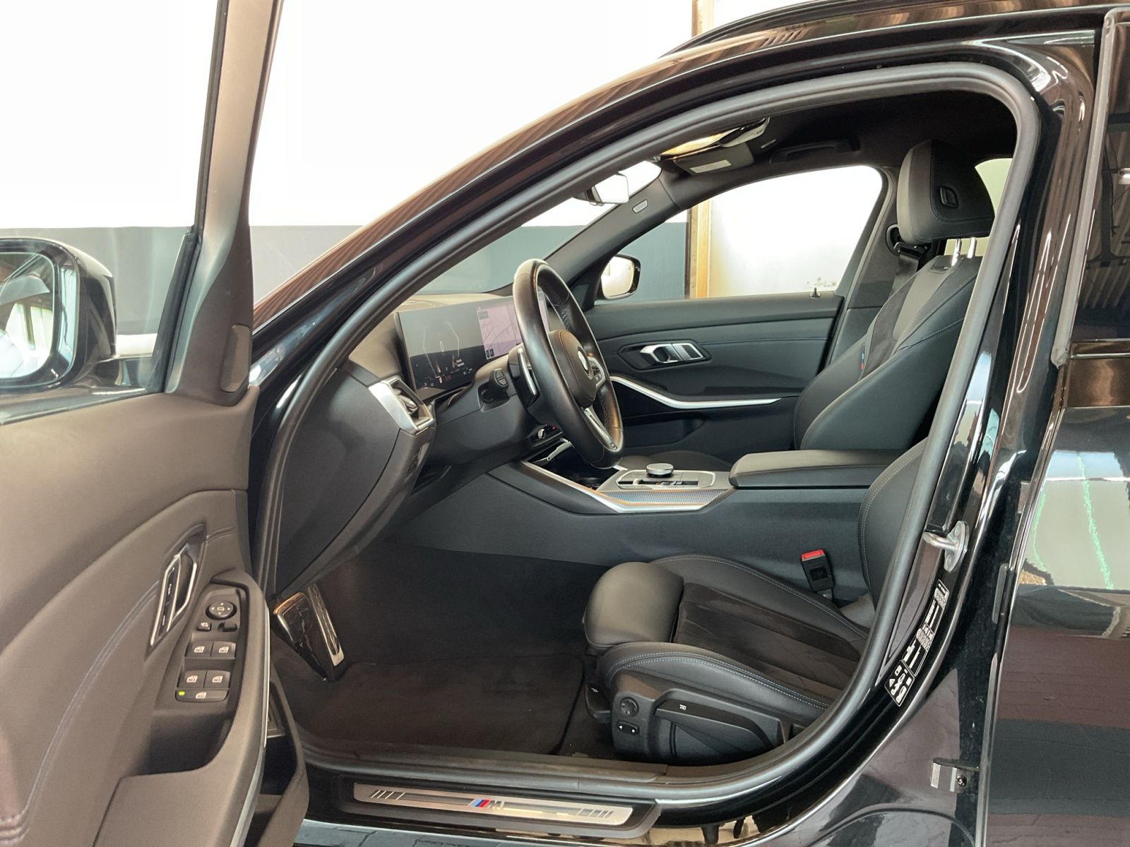 BMW 320d Touring xDrive M-Sport - Samsaru's Car Outlet