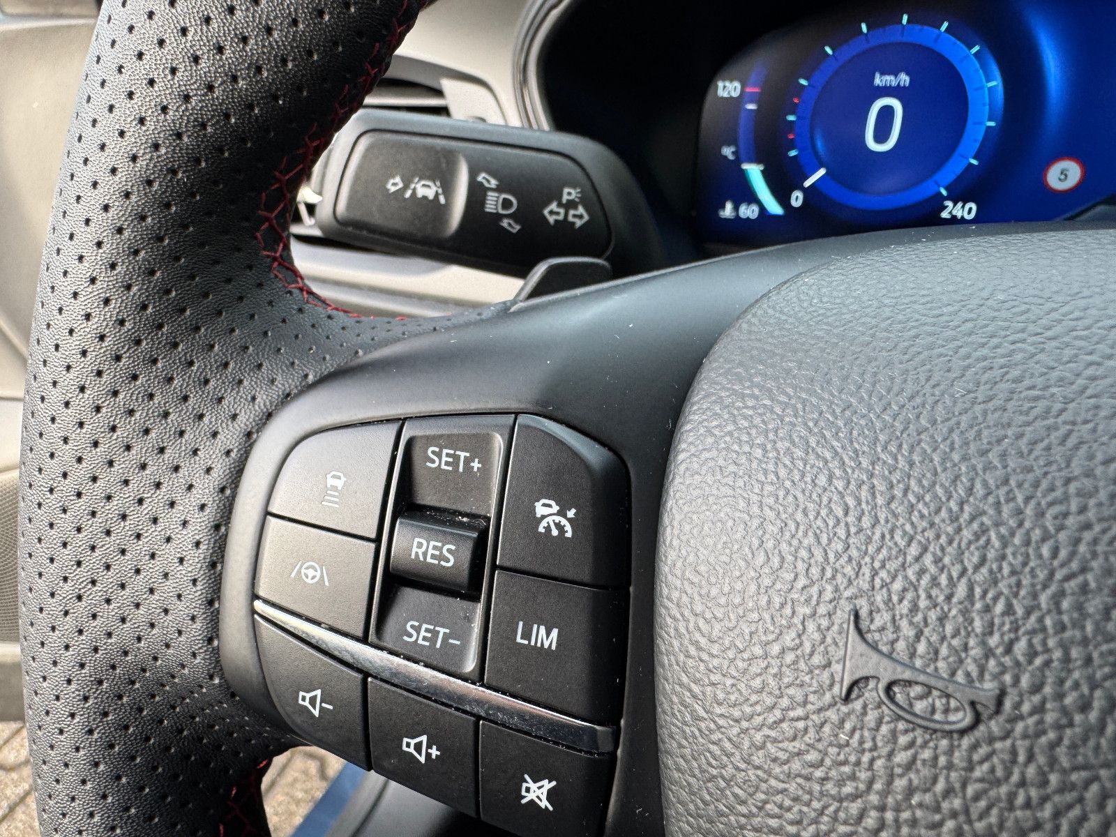 Ford Focus Aut. ST-Line X PANO/AHK/MATRIX/NAVI/KAMERA