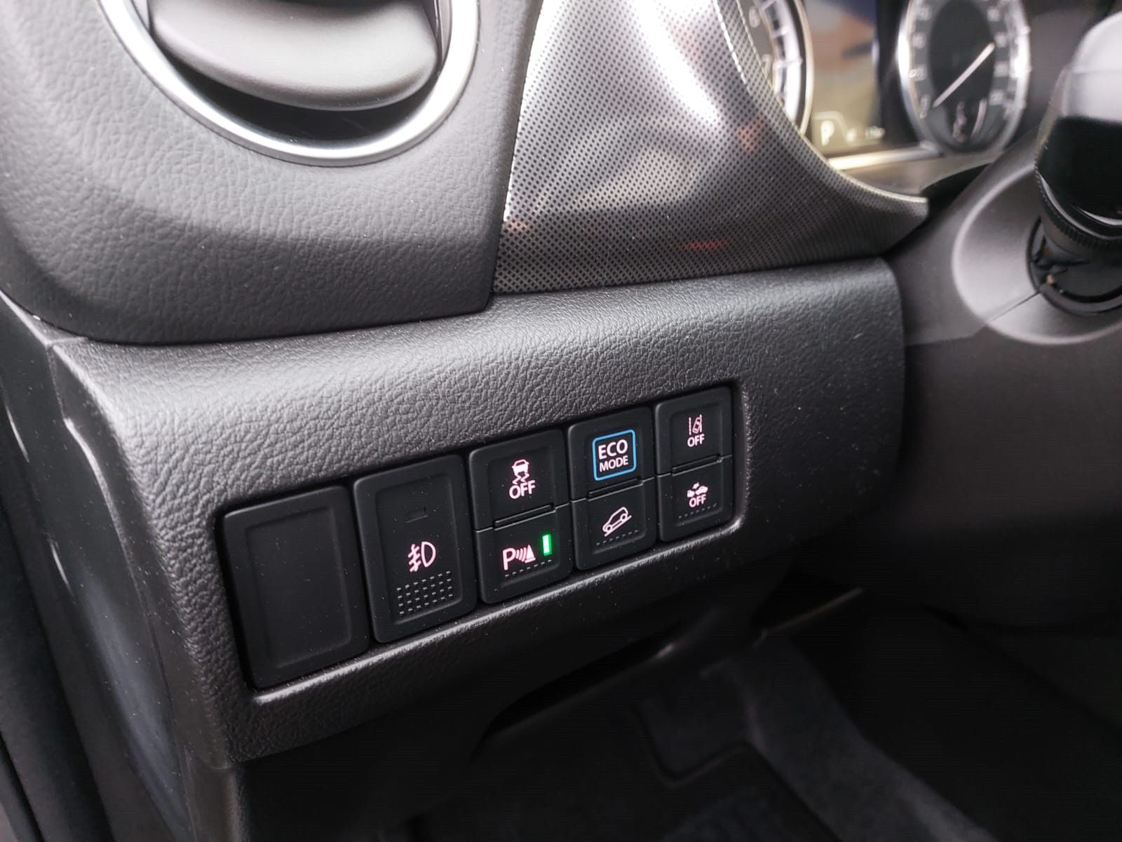 Suzuki Vitara 4X4 - Samsaru's Car Outlet