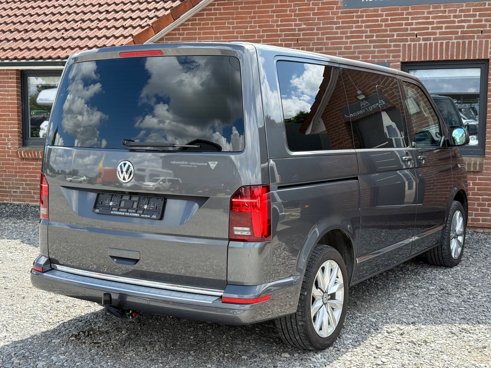 Volkswagen T6.1 Multivan 2.0 TDI DSG Generation Six - Samsaru's Car Outlet