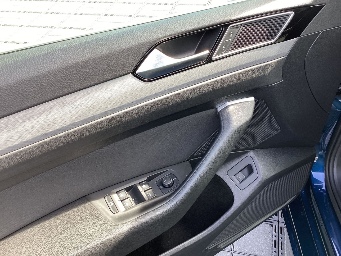 Volkswagen Passat Variant Business 2.0 TDI - Samsaru's Car Outlet
