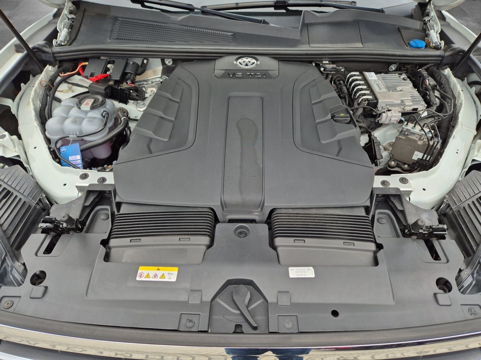 Volkswagen Touareg TDI R-Line 4M - Samsaru's Car Outlet