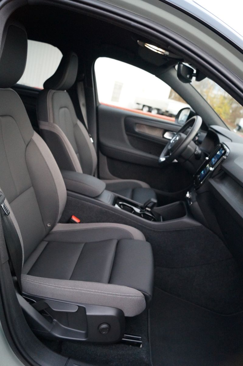 Volvo XC40 Recharge Single 2WD Plus Aut./AHK/Microtech