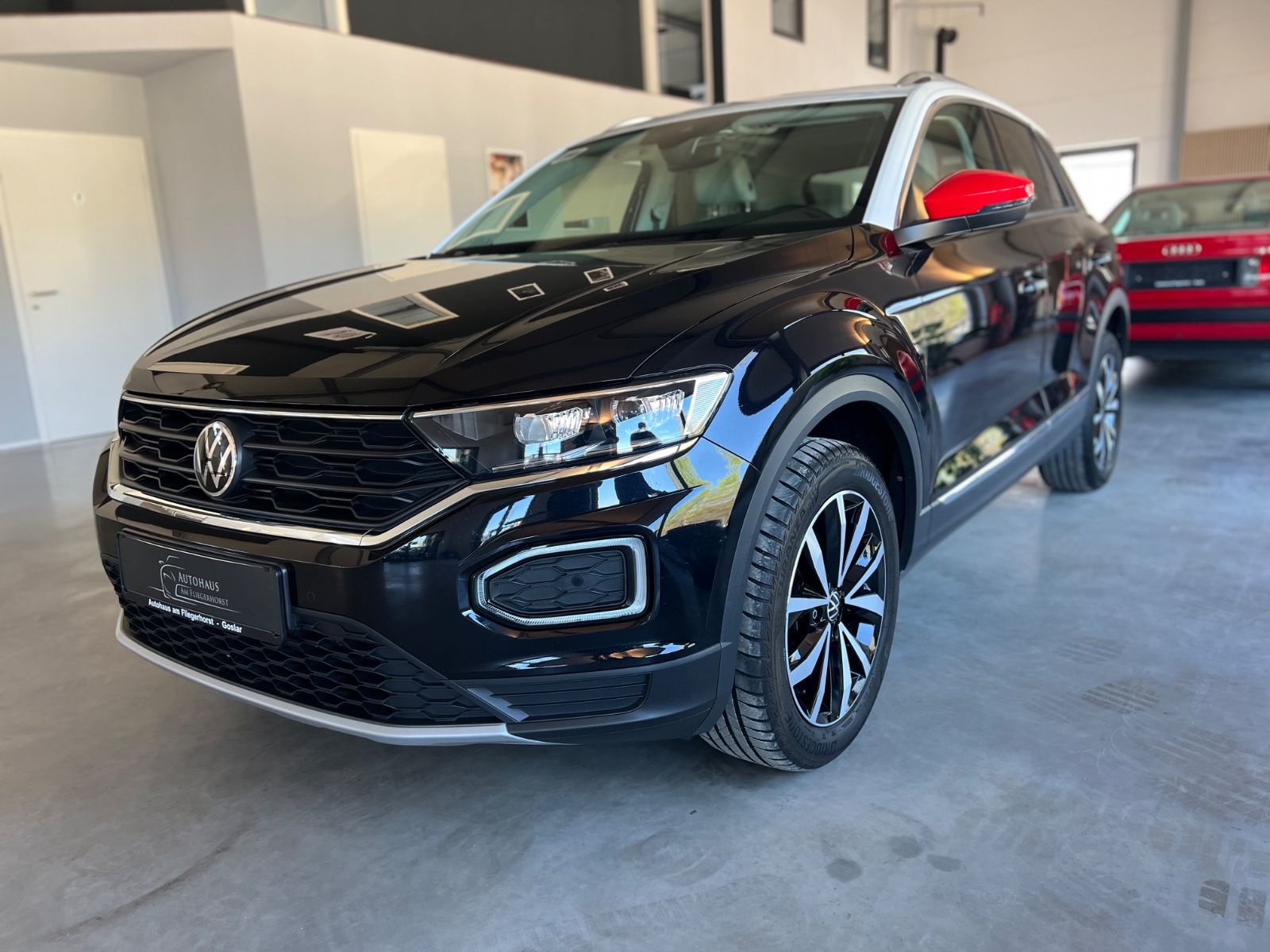 Volkswagen T-Roc 1.5 TSI Style - Samsaru's Car Outlet