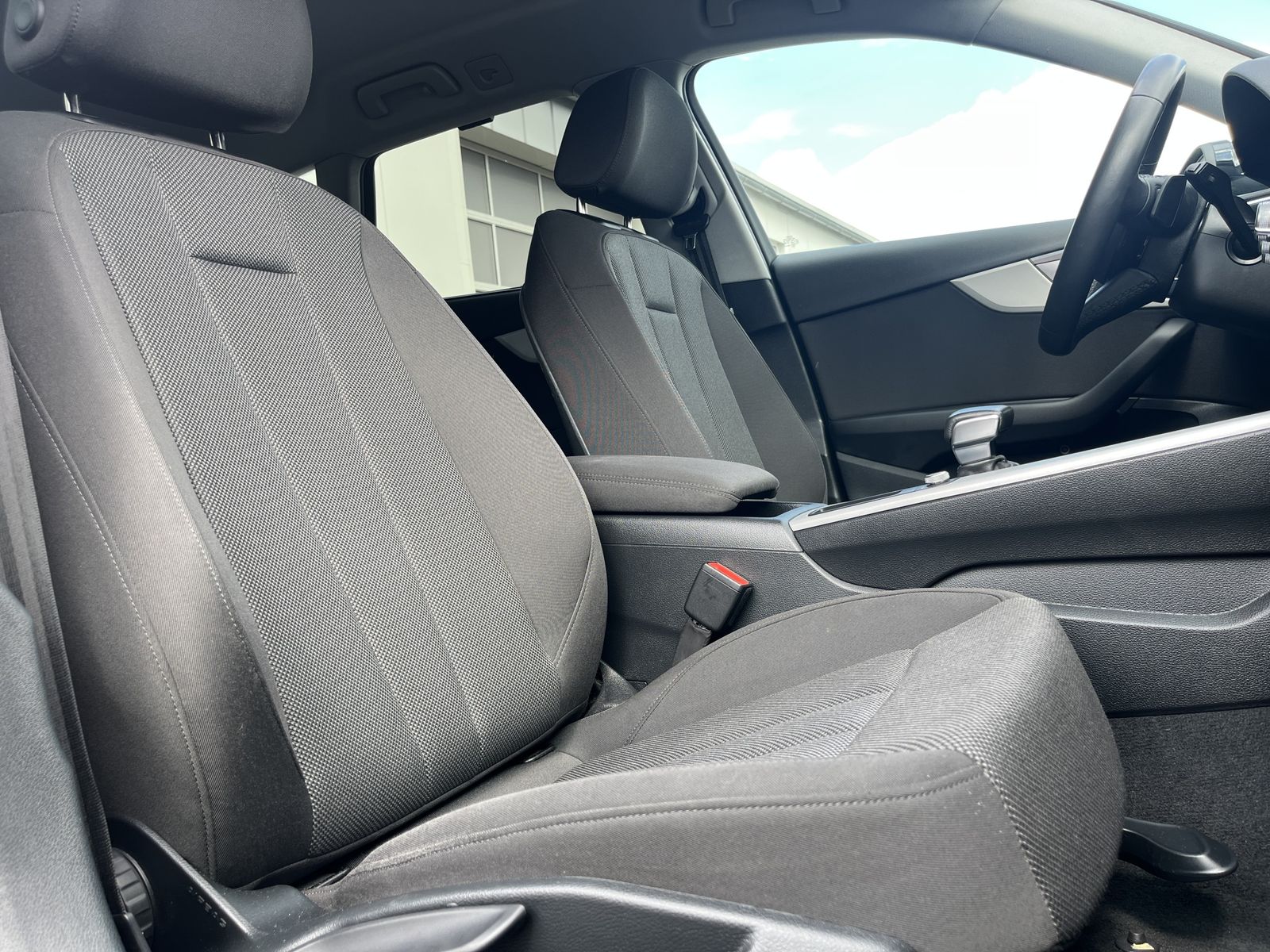 Audi A4 Avant 35 2.0 TFSI S-Line Optik Blackline - Samsaru's Car Outlet
