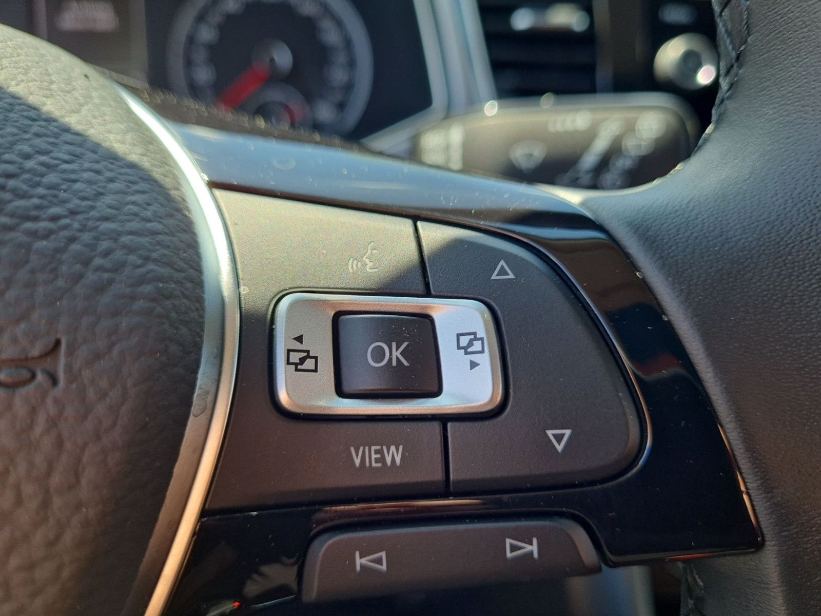 Volkswagen T-Roc 1.5 TSI Active - Samsaru's Car Outlet