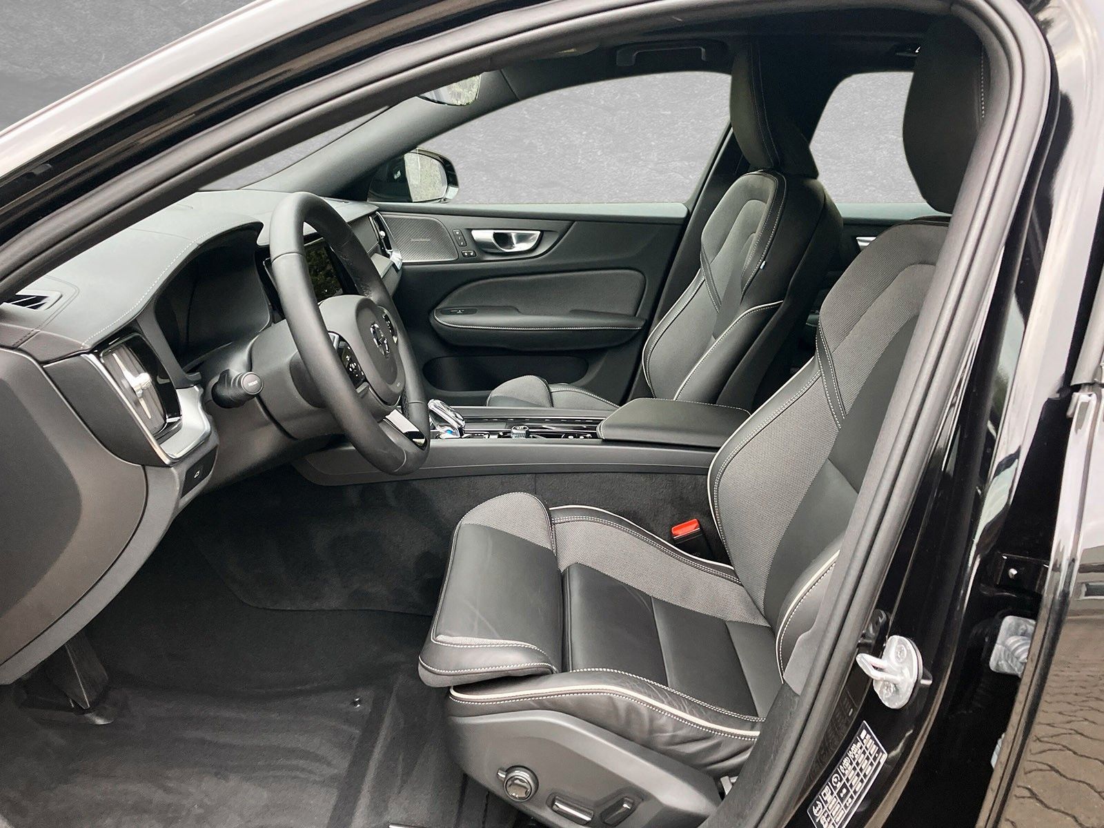Volvo S60 B5 AWD Mild-Hybrid Ultimate Dark ACC BLIS SD