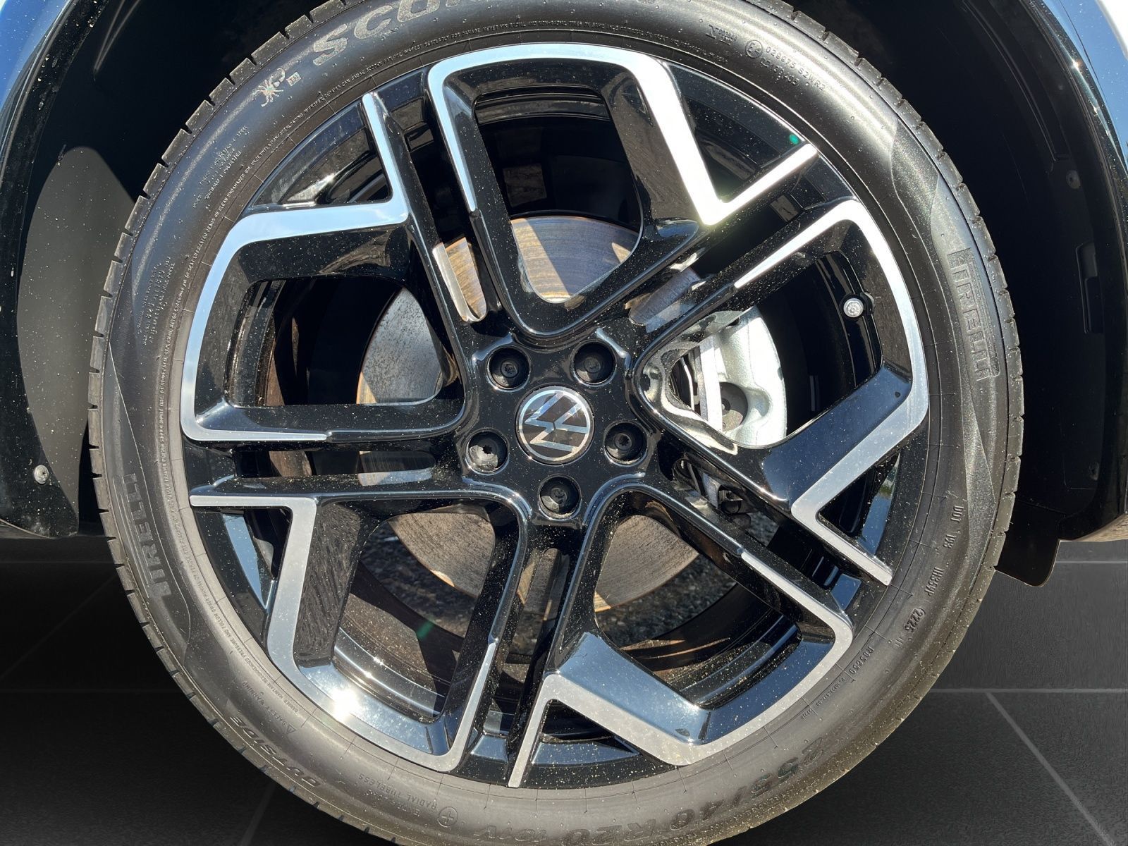Volkswagen Tiguan 1.5 eHybrid DSG R-Line AHK+Pano+HuD+Leder