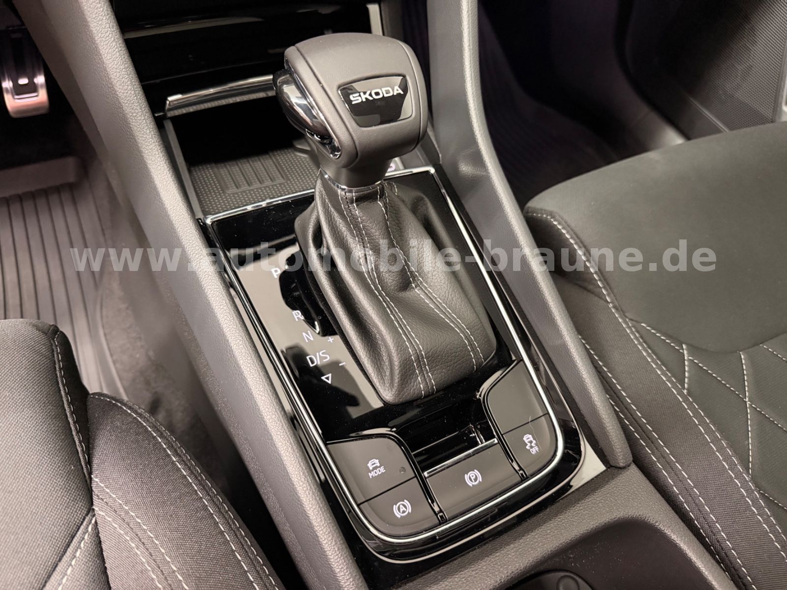 Skoda Karoq 1.5TSI DSG SPORT*PANO*SOUND*360*ASSIST*AHK