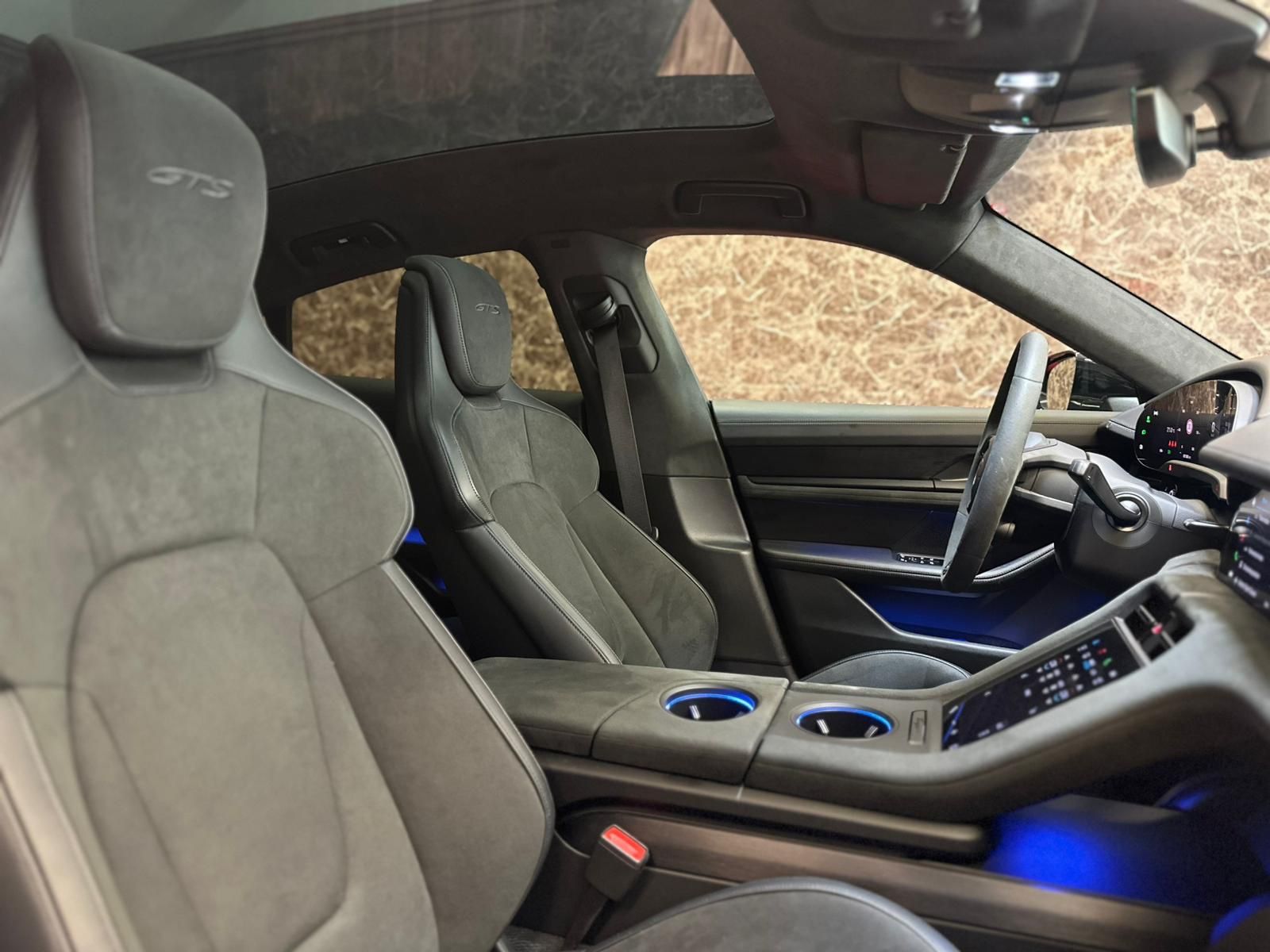 Porsche TAYCAN GTS FULL OPTION BEIFAHRER DISPLAY
