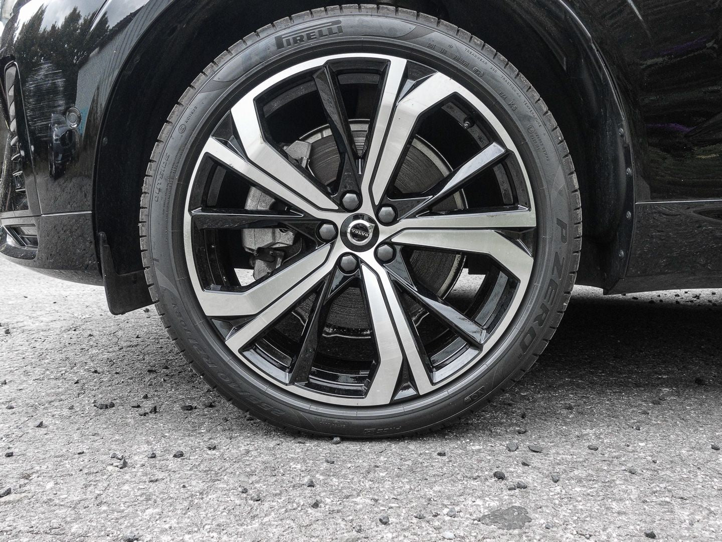 Volvo XC60 Ultra Dark Recharge Plug-In Hybrid AWD T8 T