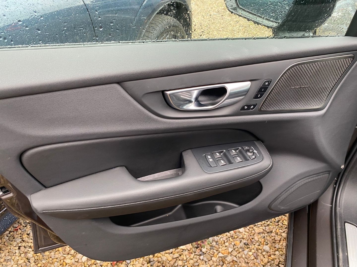 Volvo V60 T6 Plus Dark Kombi Recharge Plug-In AWD AHK