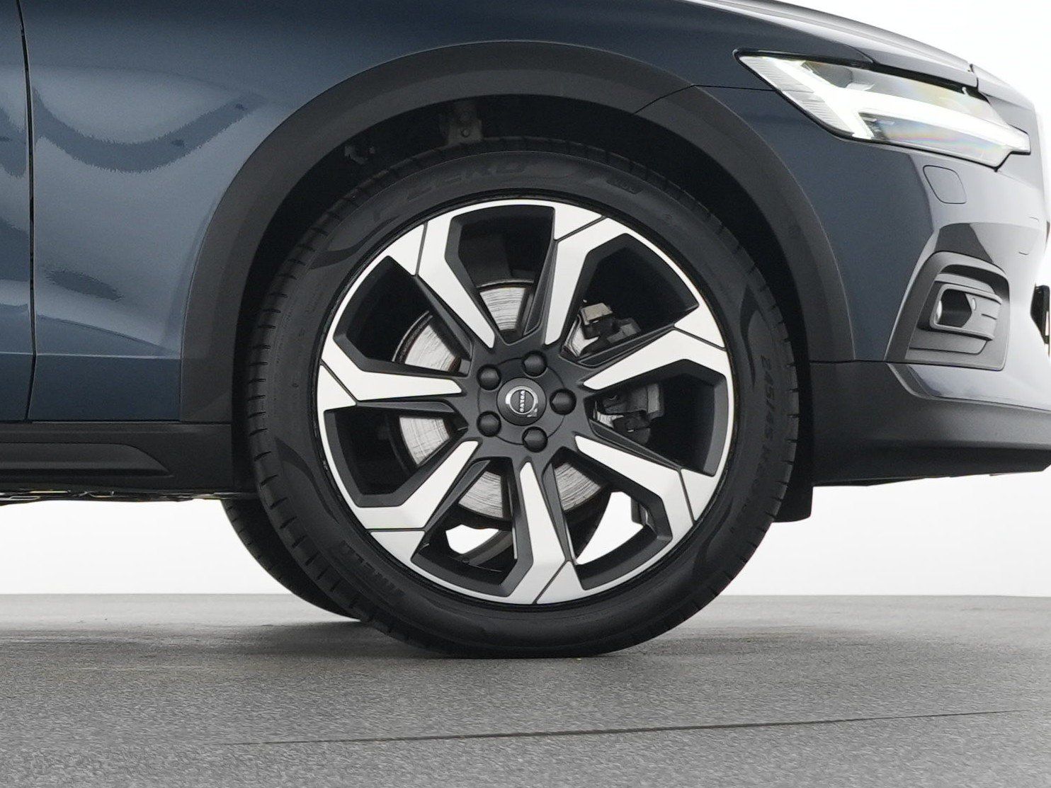 Volvo V60 CC B4 AWD Ultimate SONDERFINANZIERUNG 1,99%*