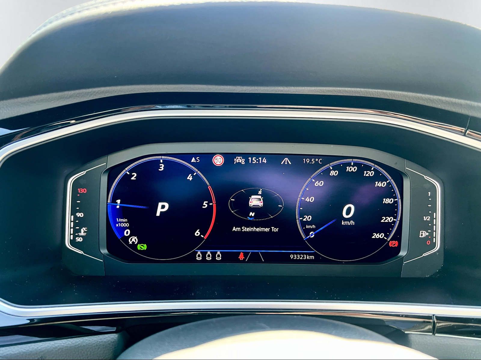 Volkswagen T-Roc R-Line - Samsaru's Car Outlet