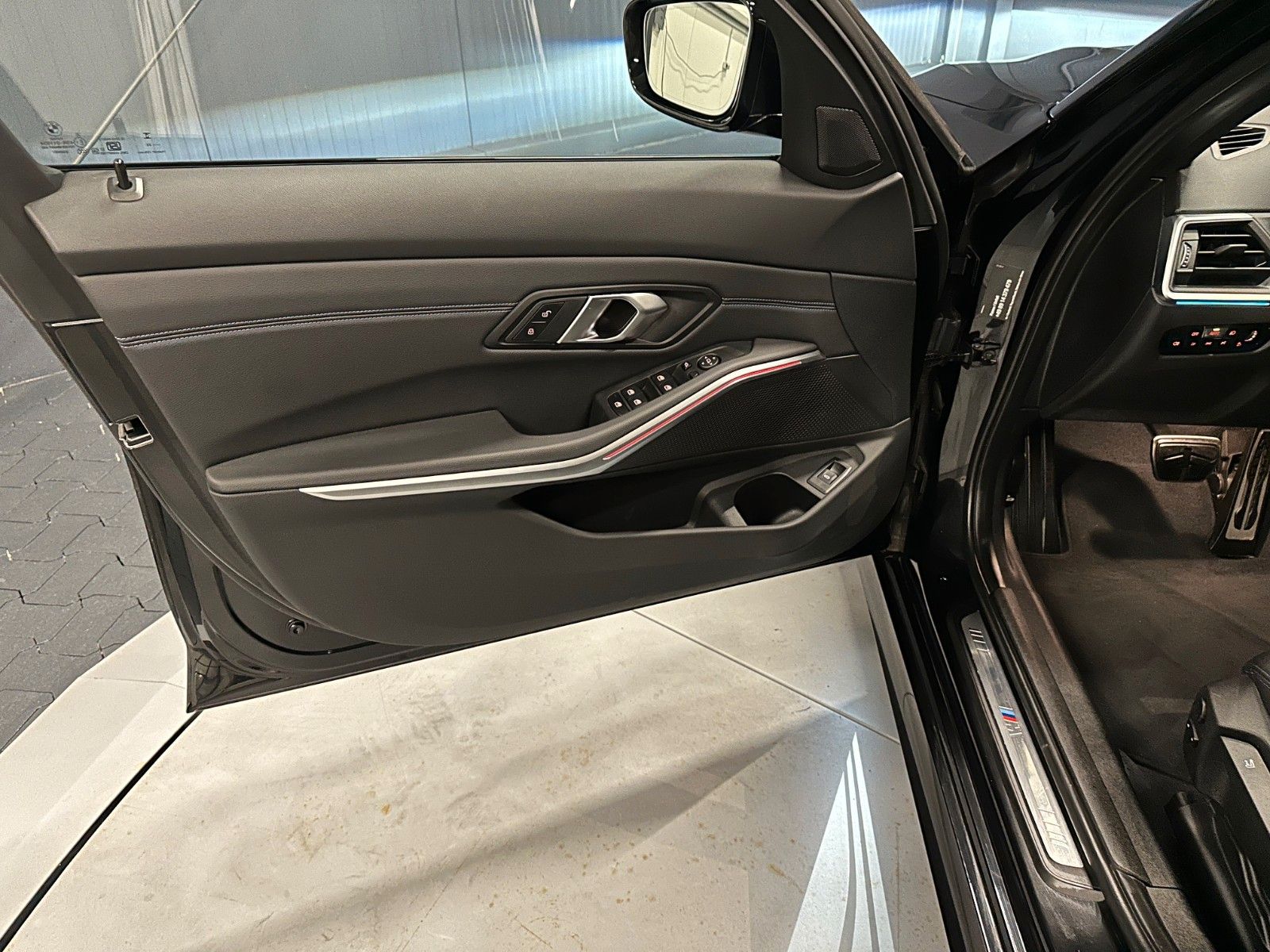 BMW 320d touring xDrive M-Sport Innovation - Samsaru's Car Outlet