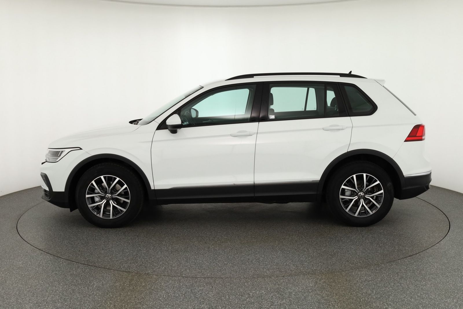 Volkswagen Tiguan 1.5 TSI Life - Samsaru's Car Outlet