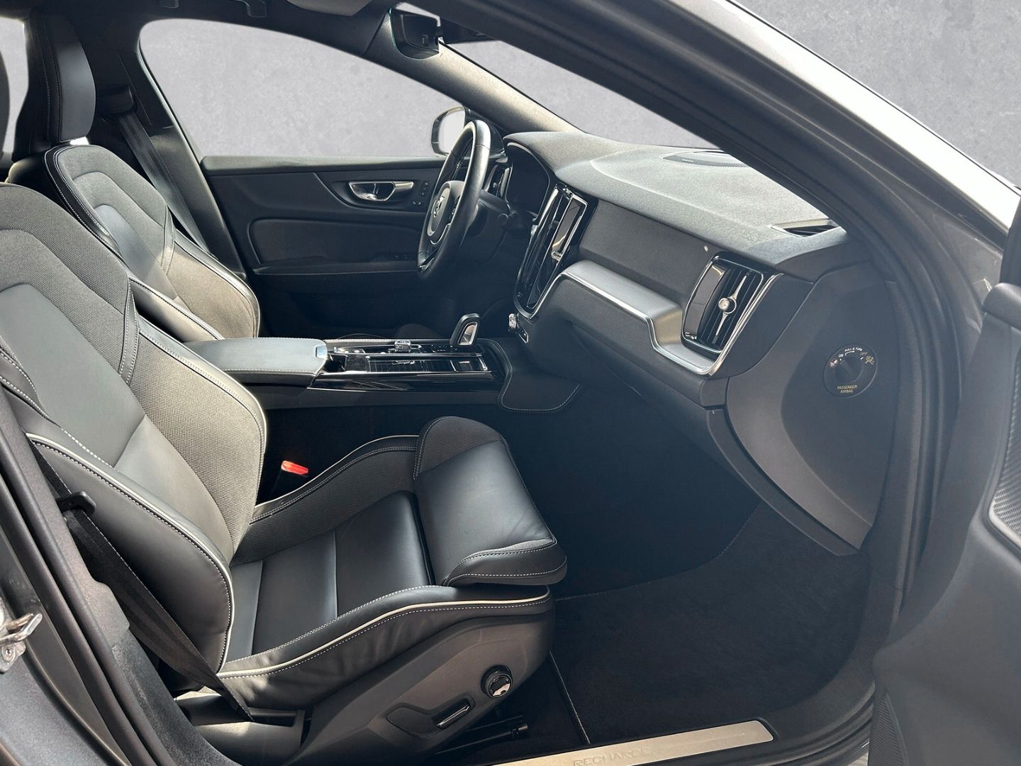 Volvo S60 R-Design T8 Recharge Plug-In Hybrid AWD H&K/