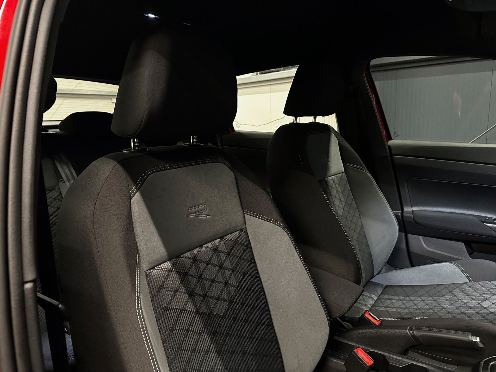 Volkswagen Taigo 1.5 TSI DSG R-Line - Samsaru's Car Outlet