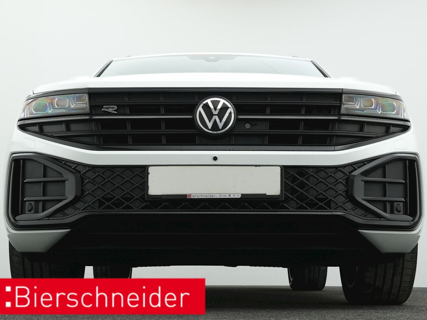 Volkswagen Touareg 3.0 TDI R-line BLACK-STYLE - Samsaru's Car Outlet