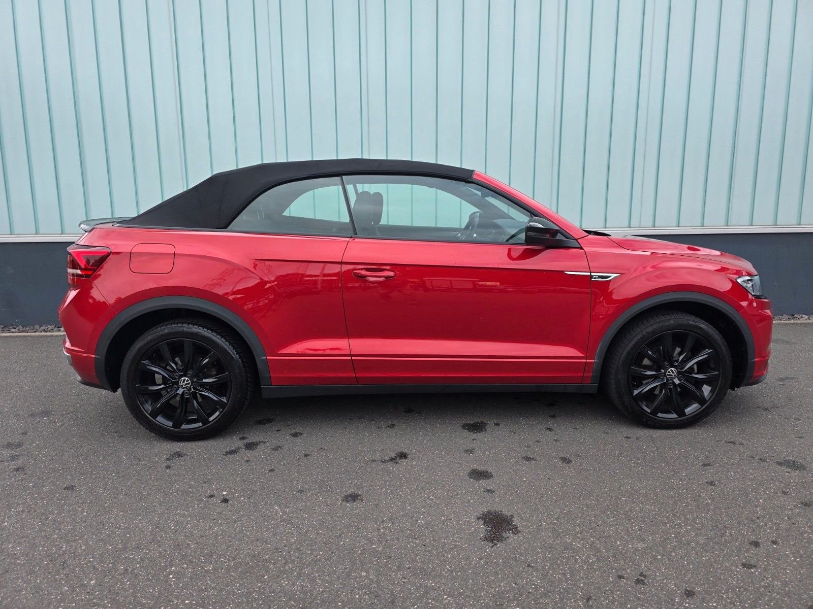 Volkswagen T-Roc R-Line Black - Samsaru's Car Outlet