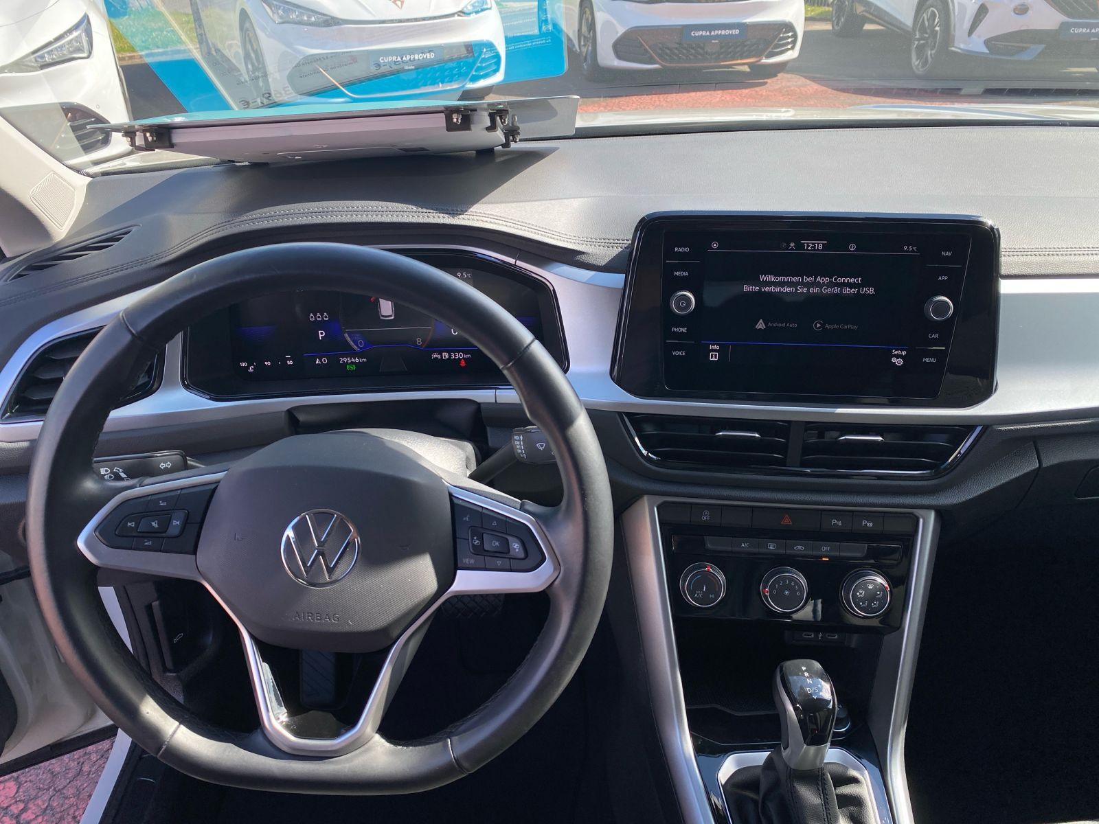 Volkswagen T-Roc 1.5 TSI DSG Life - Samsaru's Car Outlet