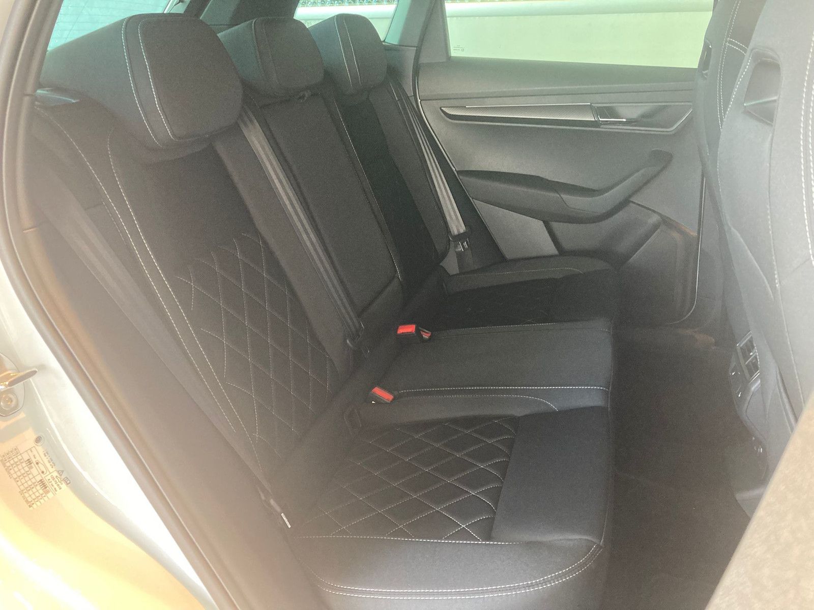 Skoda Karoq Sportline 1,5 TSI DSG*AHK*CANTON*360°*19´´