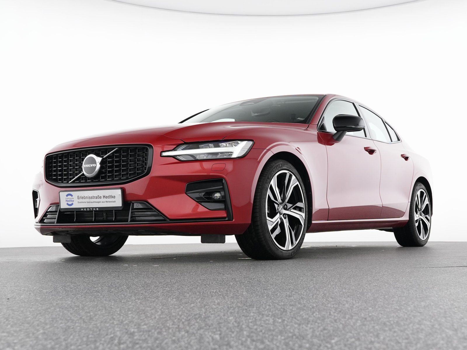 Volvo S60 B4 Benzin Plus Dark 19"+VOLL-LED+ACC+WSS-HZG