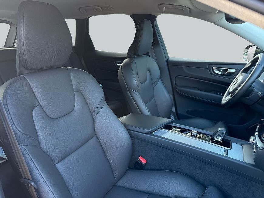 Volvo XC60 B5 B AWD Plus Dark