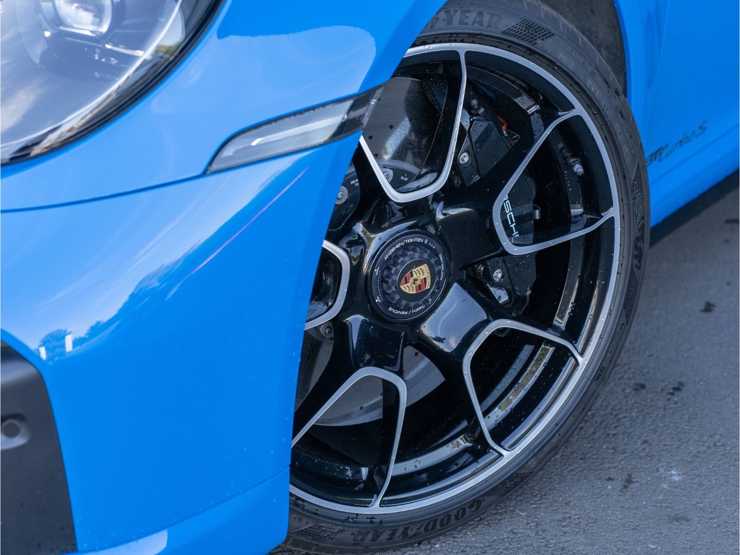 Porsche 911 Turbo S Lift PCCB Burmester InnoDrive