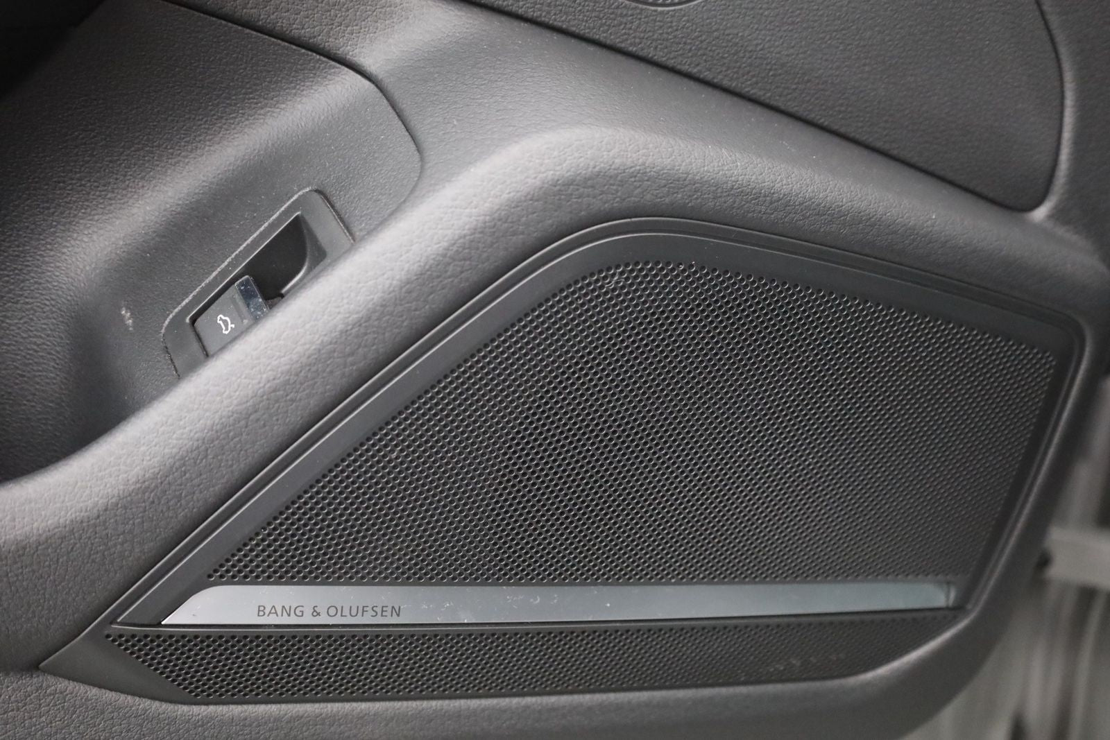 Audi A6 Avant 45 TFSI S-line - Samsaru's Car Outlet
