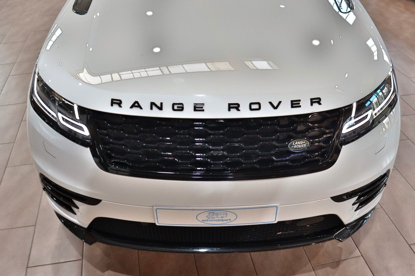 Range Rover Velar 300 R-Dynamic SE - Samsaru's Car Outlet