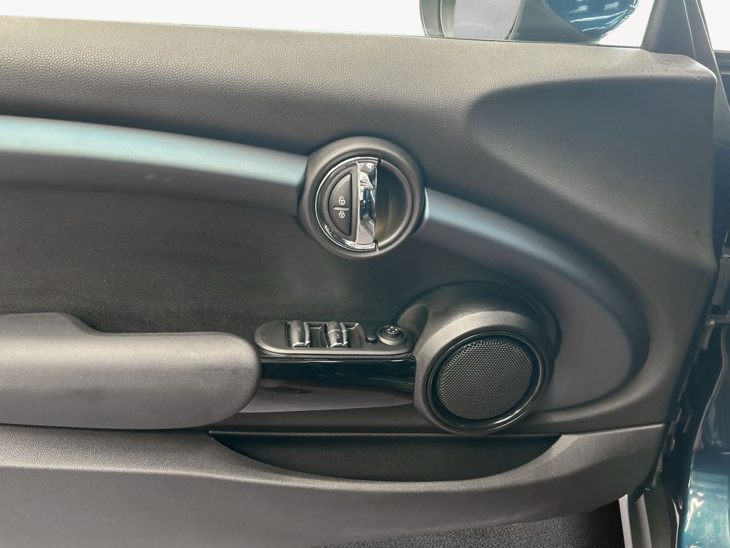 MINI Cooper Cabrio Sidewalk - Samsaru's Car Outlet