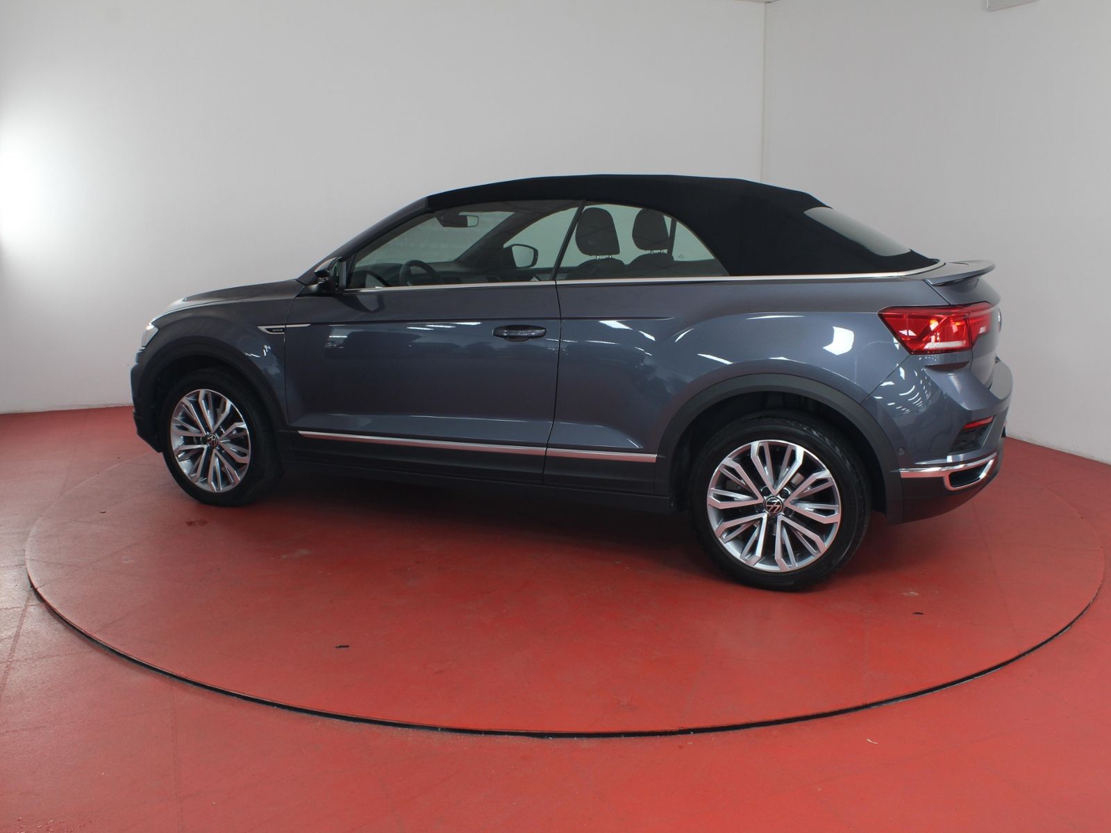 Volkswagen T-Roc 1.0 TSI - Samsaru's Car Outlet