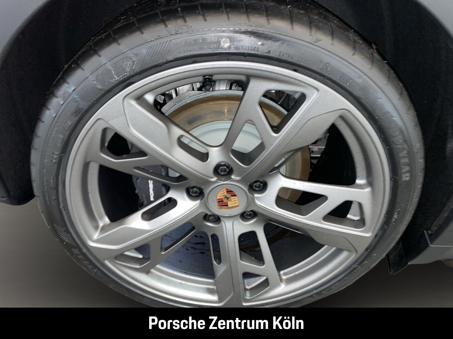 Porsche Taycan 4 Cross Turismo InnoDrive Surround-View