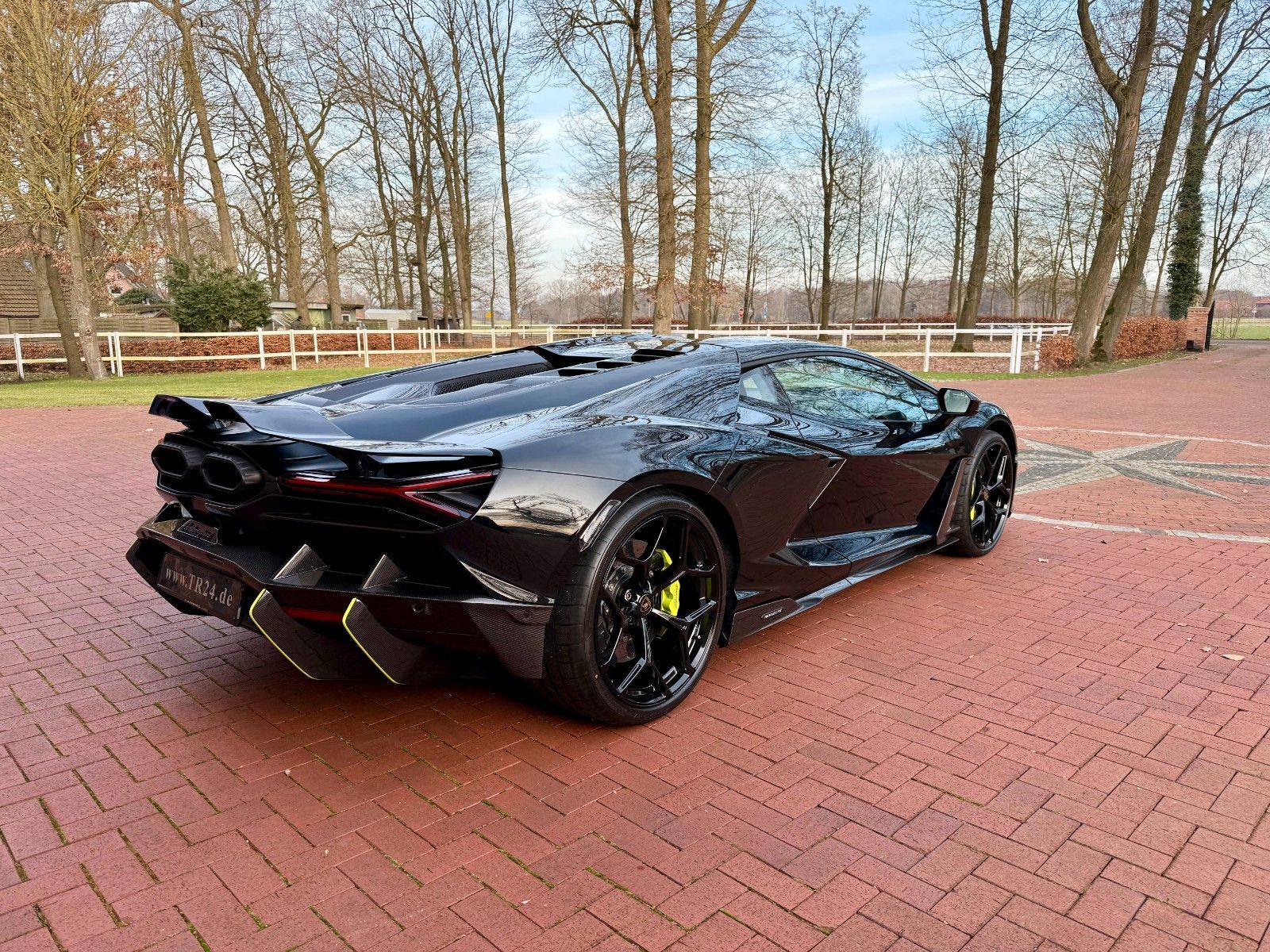 Lamborghini Revuelto V12 MY26/Carbon/PassengerDis/CorsaTex