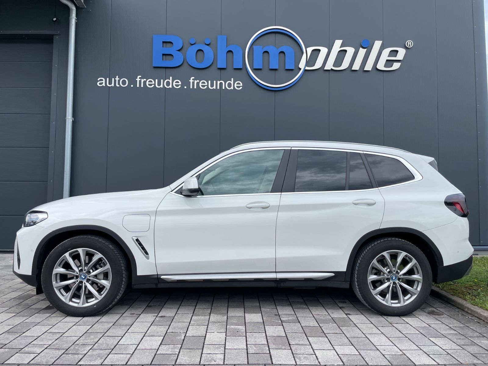 BMW X3 xDrive30e - Samsaru's Car Outlet