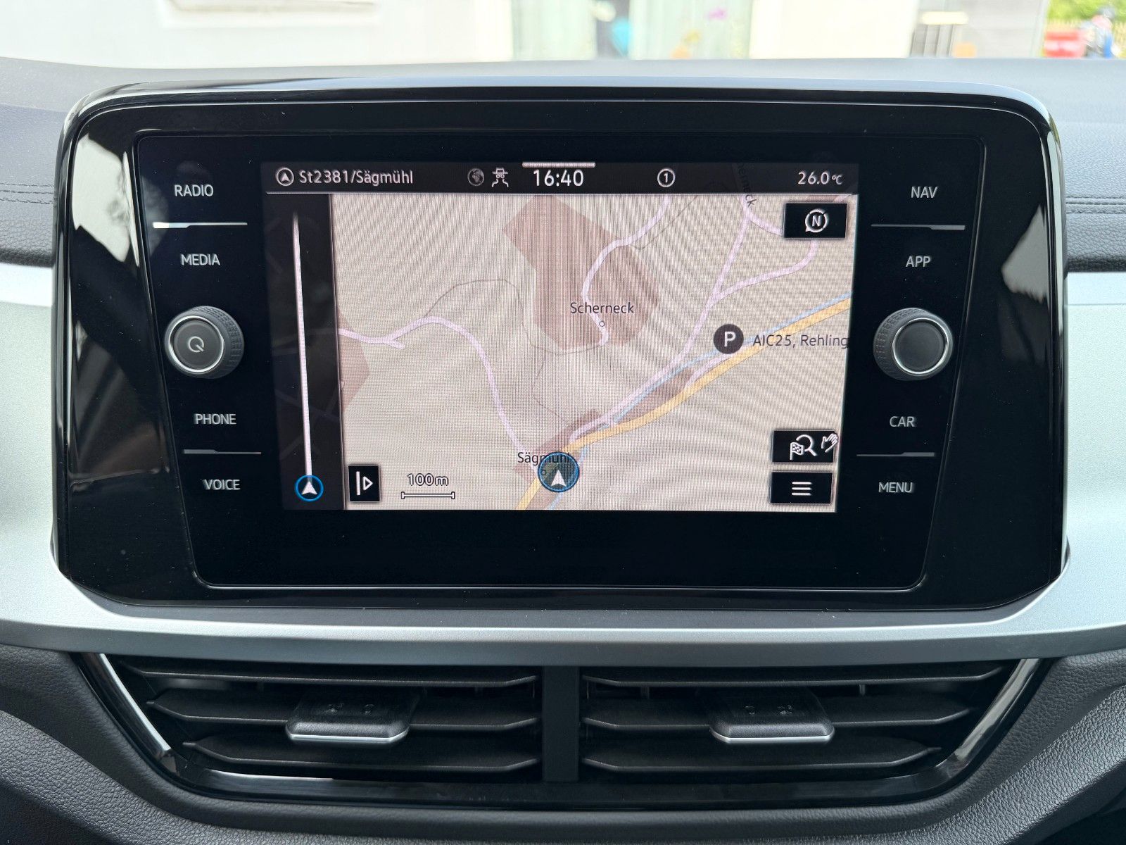 Volkswagen T-Roc Life - Samsaru's Car Outlet