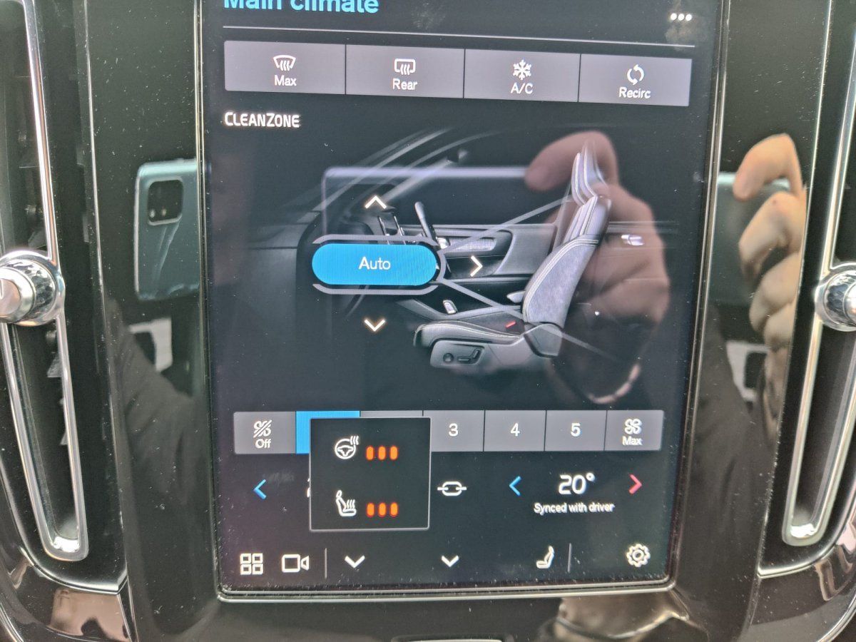 Volvo XC40 B3 Core, 360°-Kamera, Winterräder, LED