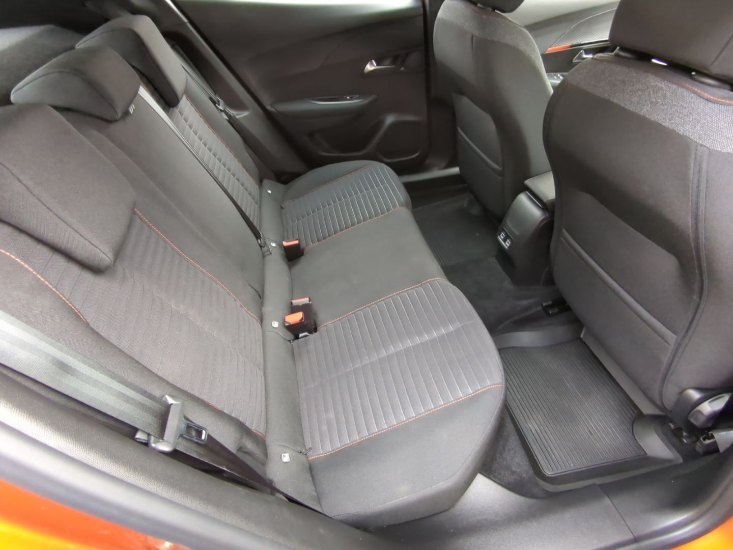 Peugeot e-2008 Active Elektromotor 136 - Samsaru's Car Outlet