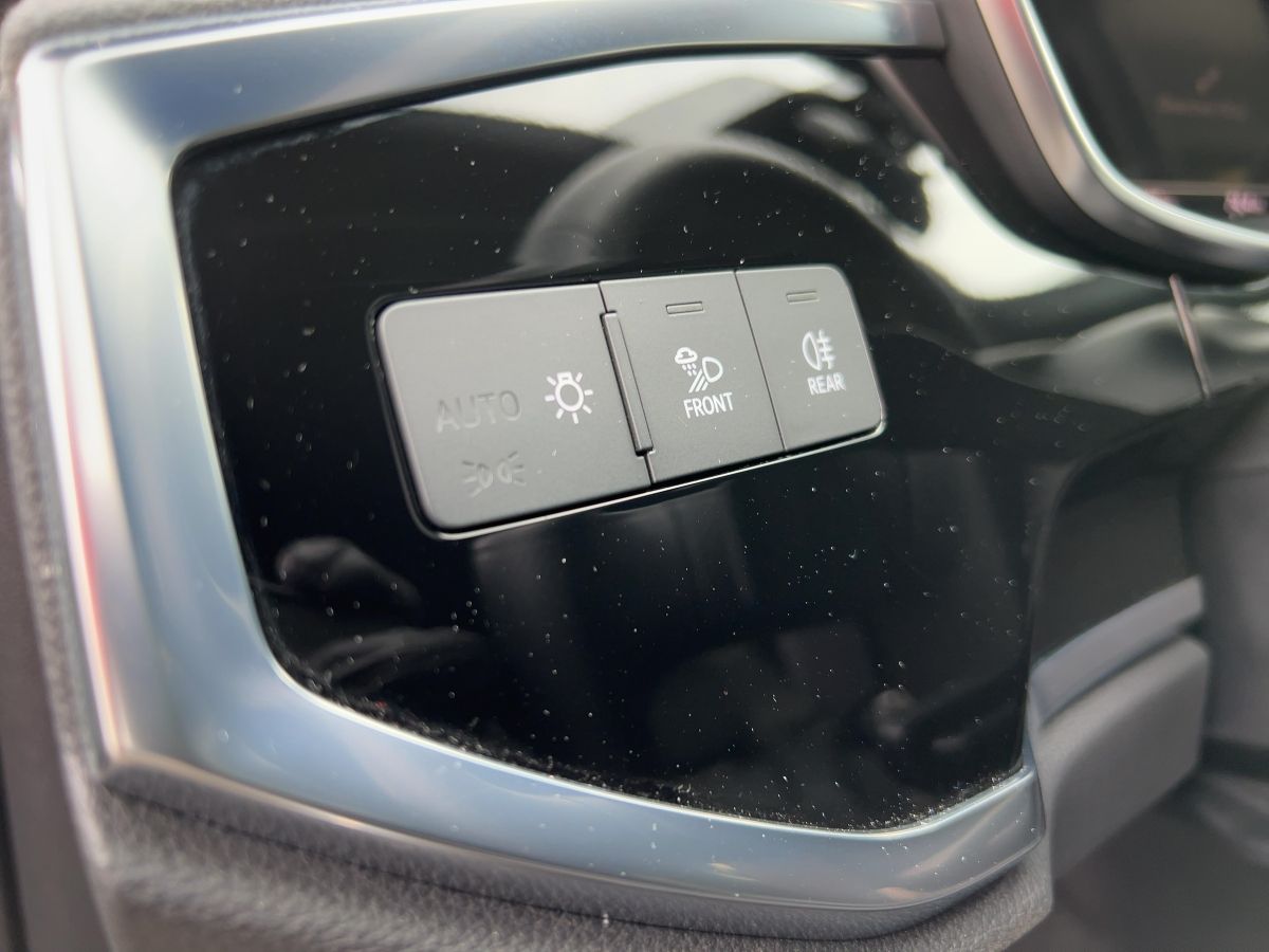 Audi Q3 45 TFSI quattro S-line - Samsaru's Car Outlet