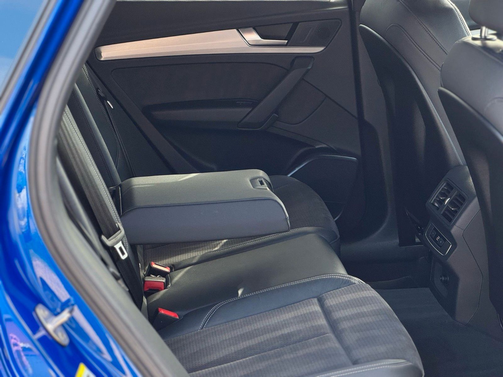 Audi Q5 40 TDI quattro S-line - Samsaru's Car Outlet